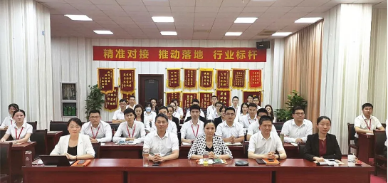 東方龍商務(wù)集團(tuán)舉行投資選址項(xiàng)目落地推進(jìn)會，嚴(yán)把篩選關(guān)卡，及時復(fù)盤，全力推進(jìn)招商服務(wù)工作提質(zhì)增效！