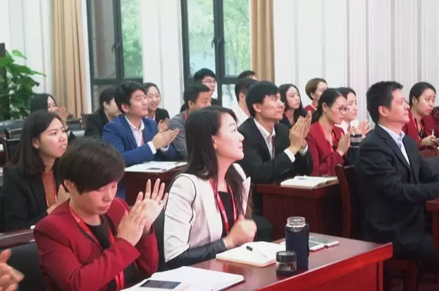 東方龍商務(wù)召開委托招商引資提升服務(wù)專題會議，建立VIP服務(wù)體系