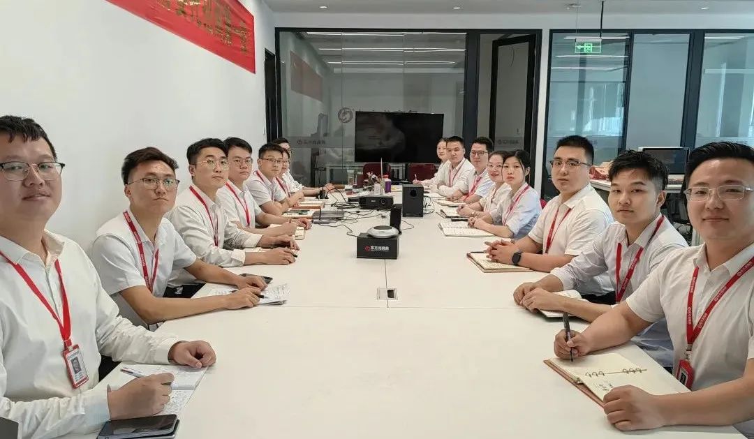 燃情征戰(zhàn)，決勝決戰(zhàn)下半年！東方龍商務(wù)集團(tuán)成功舉行6-7月份月度總結(jié)會