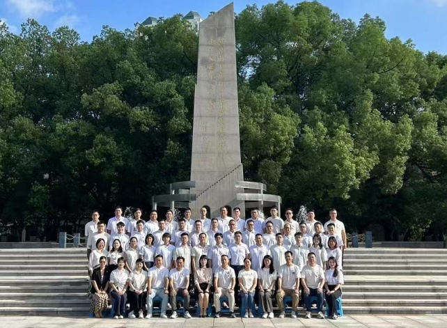 開講啦！集團(tuán)董事長/CEO陳谷音走進(jìn)上海交通大學(xué)講堂，為廣東海珠區(qū)石溪聯(lián)社考察團(tuán)做專業(yè)招商實戰(zhàn)培訓(xùn)