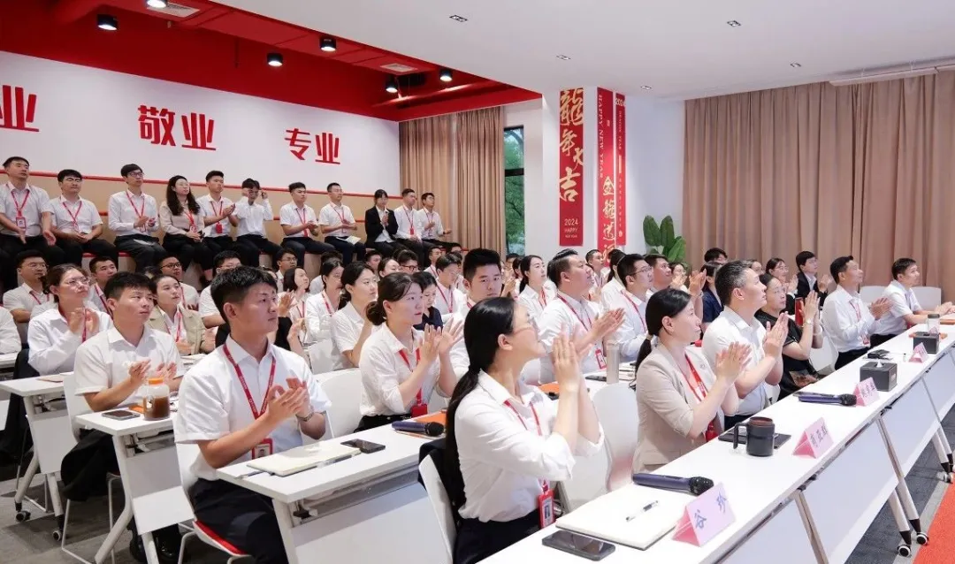 抓好項(xiàng)目開發(fā)先手棋，夯實(shí)項(xiàng)目落地硬支撐！9月上旬，集團(tuán)共33個(gè)優(yōu)質(zhì)投資選址項(xiàng)目通過評估
